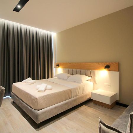 F&J Hotel Саранда Экстерьер фото