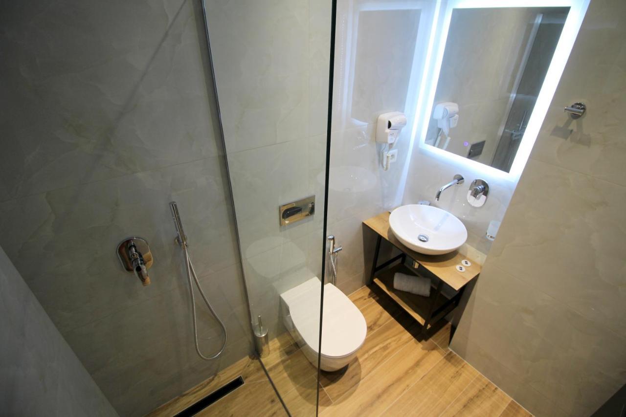 F&J Hotel Саранда Экстерьер фото
