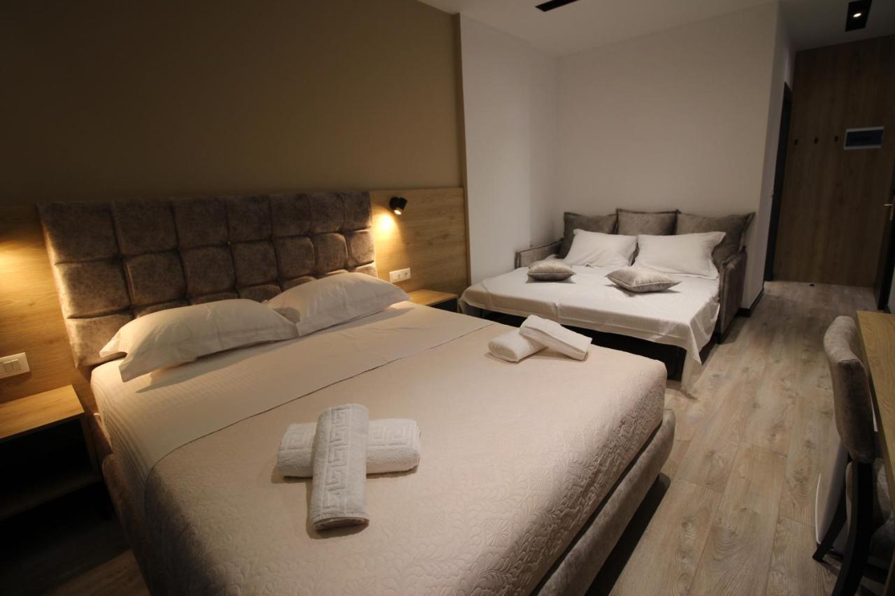 F&J Hotel Саранда Экстерьер фото