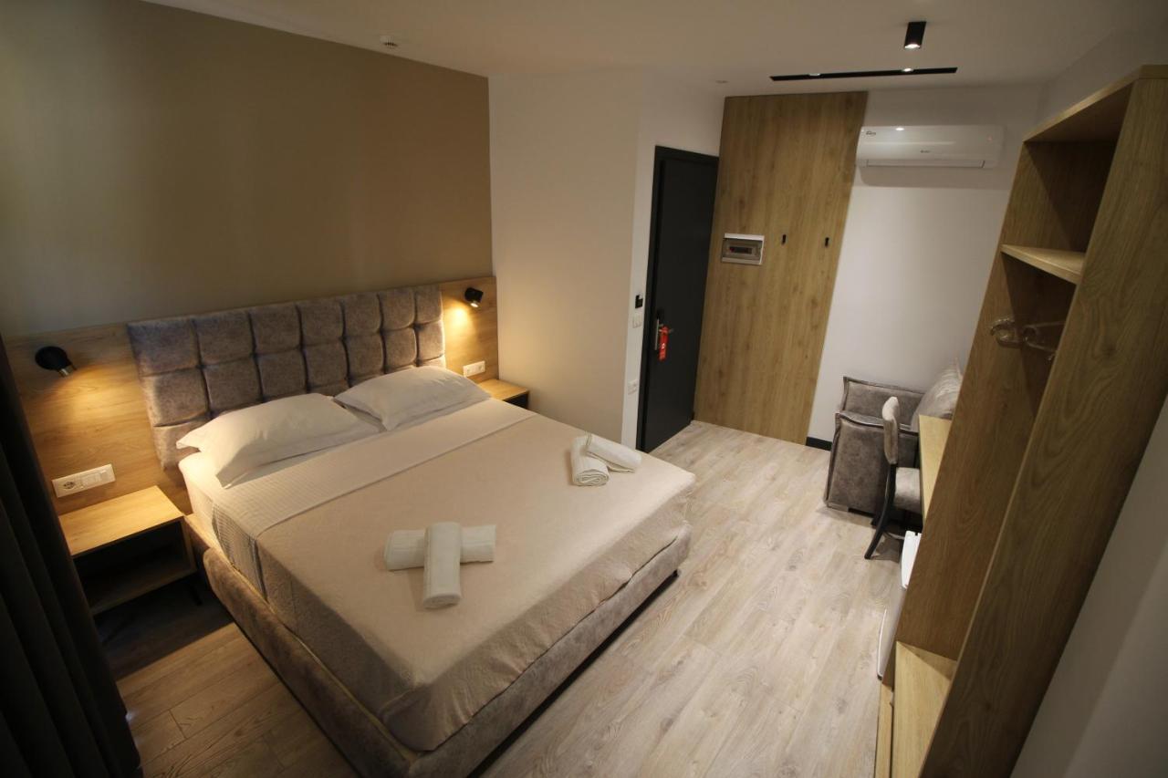 F&J Hotel Саранда Экстерьер фото
